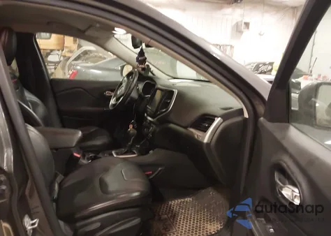 2015 Jeep Cherokee Trailhawk z USA, uszkodzony, nr VIN 1C4PJMBSXFW525218